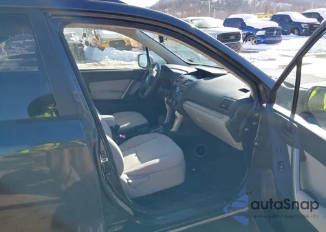 2014 Subaru Forester 2.5I Premium z USA, uszkodzony, nr VIN JF2SJAEC1EH448207